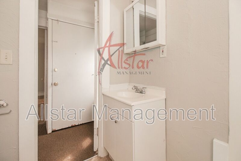 1622 Ridgewood Ave. (Up), Lakewood property image