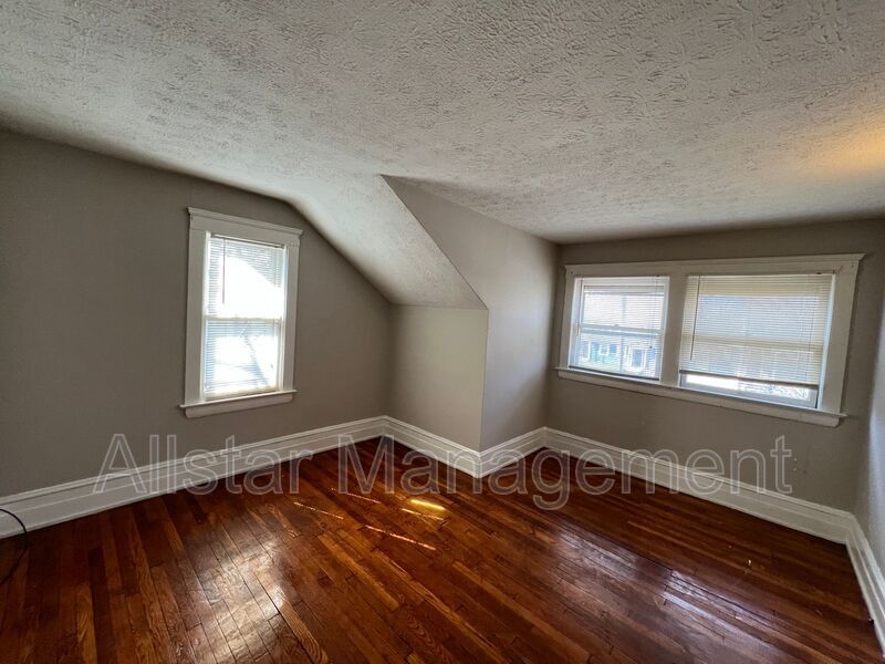 3186 Whitethorn Rd. Cleveland Heights, OH 44118 property image