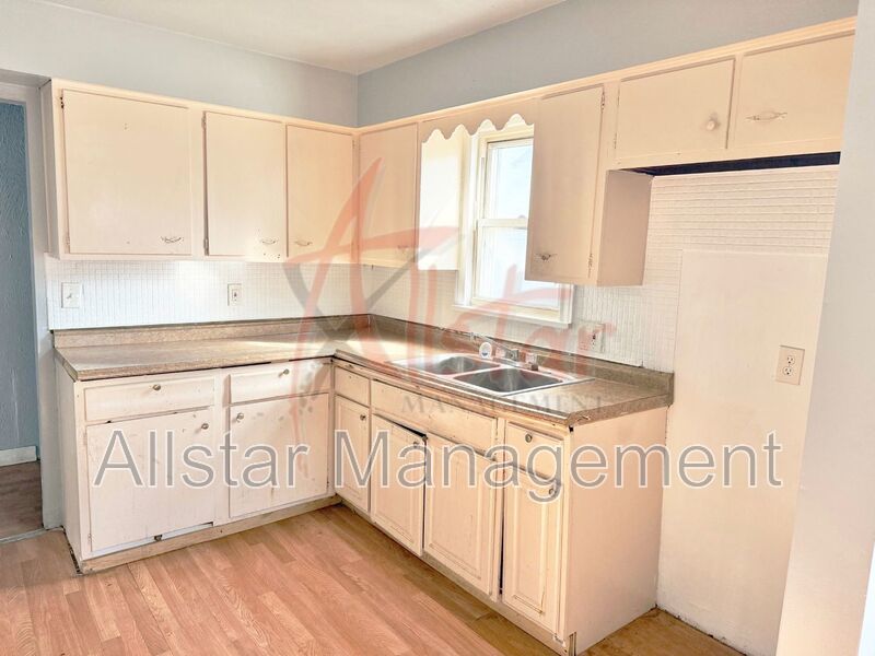 1374 E 94th Street Cleveland, OH property image