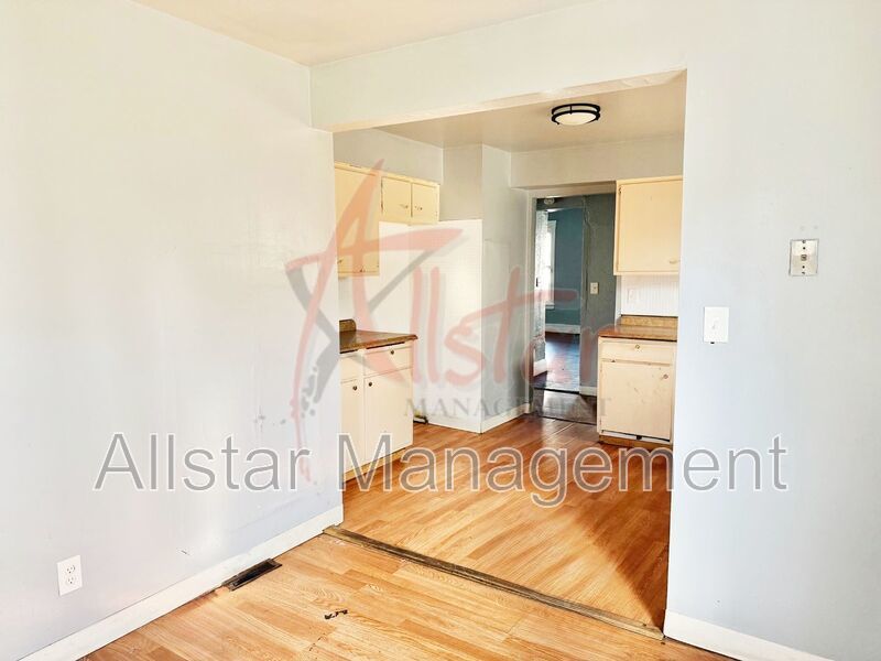 1374 E 94th Street Cleveland, OH property image