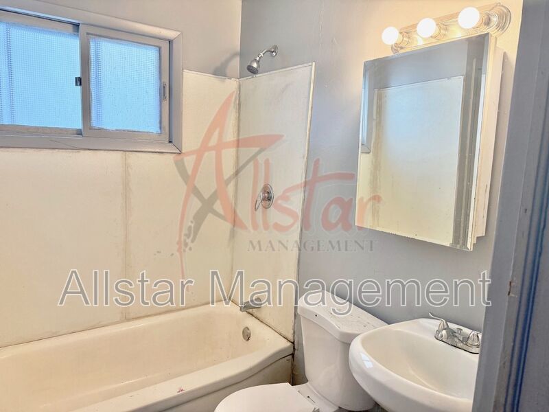 1374 E 94th Street Cleveland, OH property image