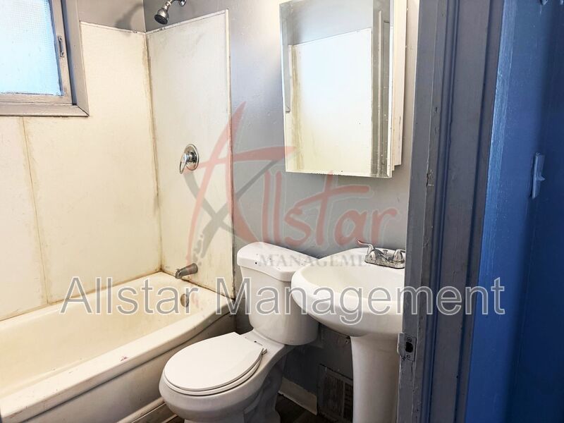 1374 E 94th Street Cleveland, OH property image