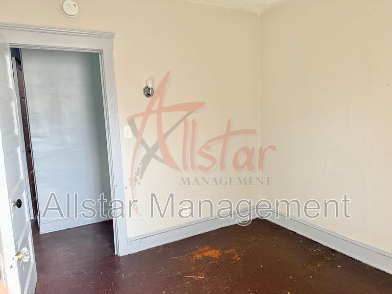 1374 E 94th Street Cleveland, OH property image