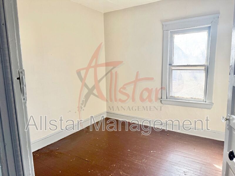 1374 E 94th Street Cleveland, OH property image