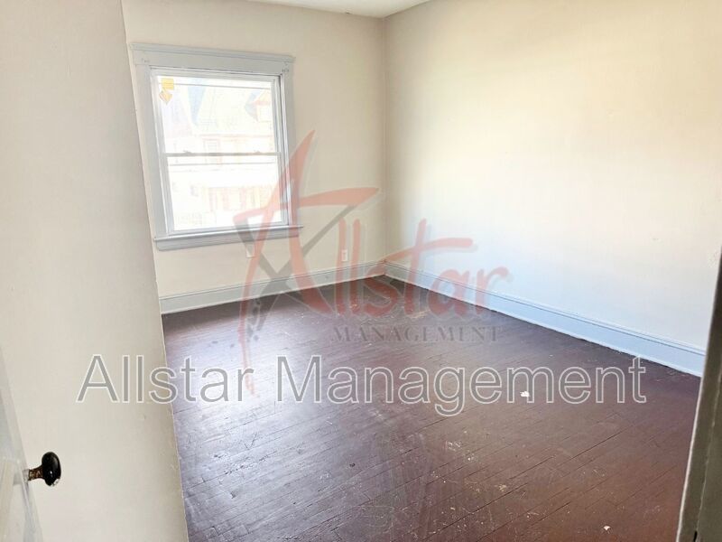 1374 E 94th Street Cleveland, OH property image