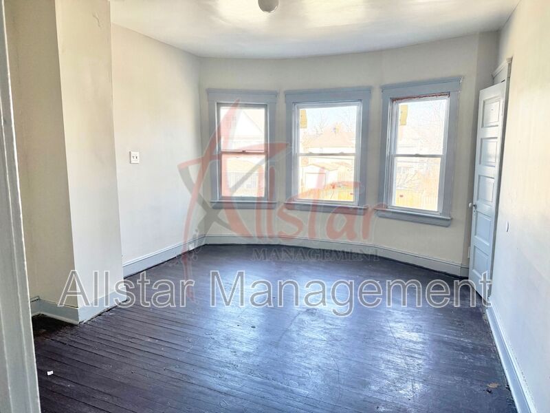 1374 E 94th Street Cleveland, OH property image