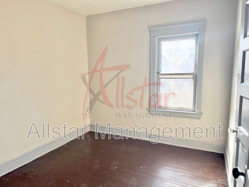 1374 E 94th Street Cleveland, OH property image