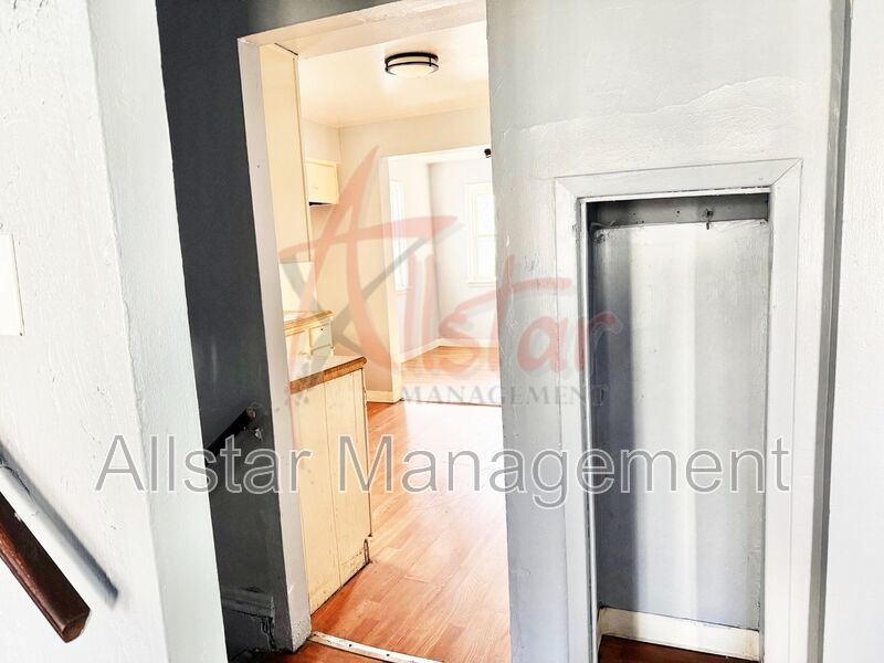 1374 E 94th Street Cleveland, OH property image