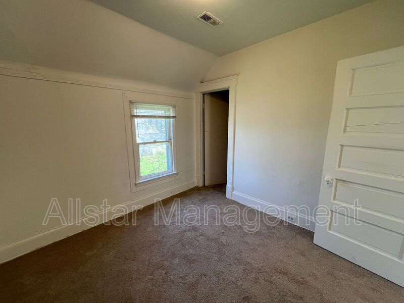 3617 W 46th ( Up) Cleveland, OH 44102 property image