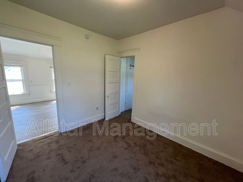 3617 W 46th ( Up) Cleveland, OH 44102 property image