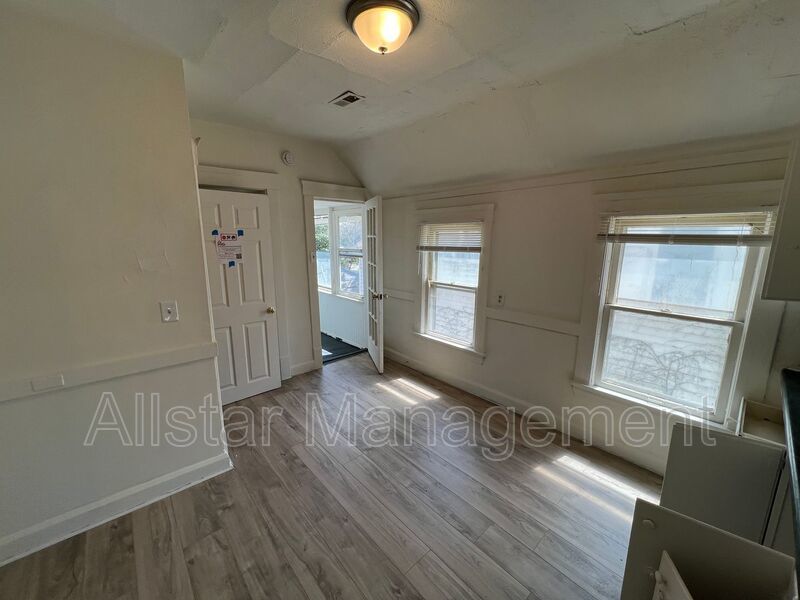 3617 W 46th ( Up) Cleveland, OH 44102 property image