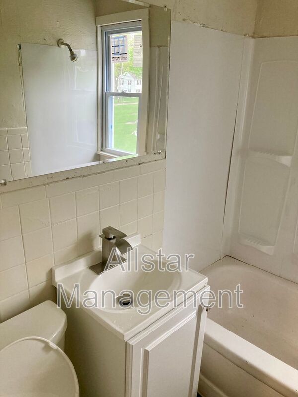 944 S. Central Drive Lorain, OH 44052 property image