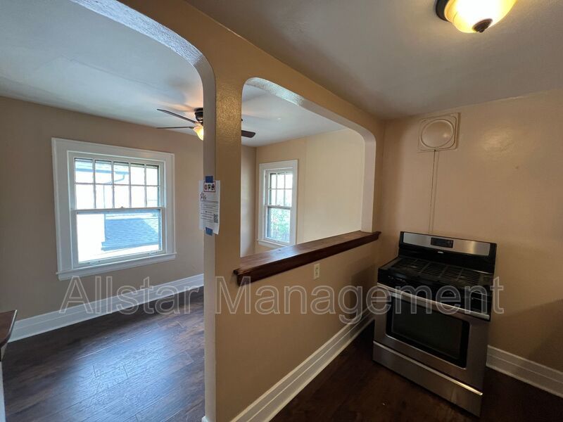 411 9th Street - Up unit Elyria, OH 44035 property image