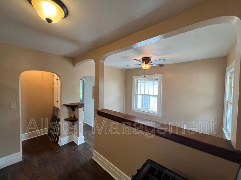 411 9th Street - Up unit Elyria, OH 44035 property image
