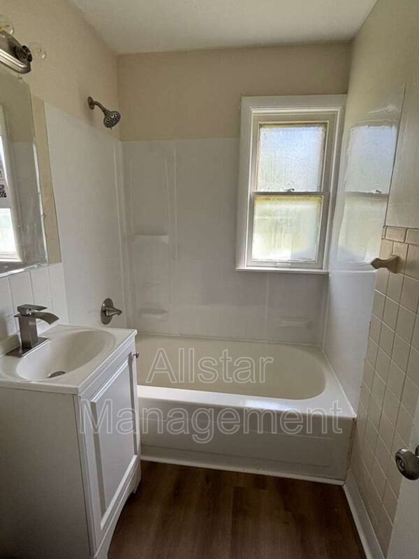 936 S. Central Drive Lorain, OH 44052 property image