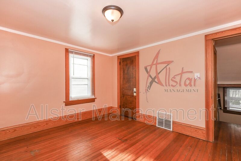 458 Hillwood Dr., Akron property image