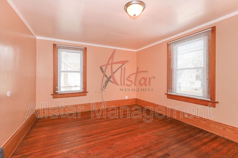 458 Hillwood Dr., Akron property image