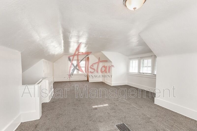 458 Hillwood Dr., Akron property image