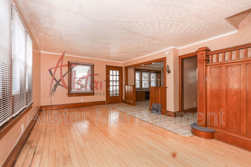 458 Hillwood Dr., Akron property image