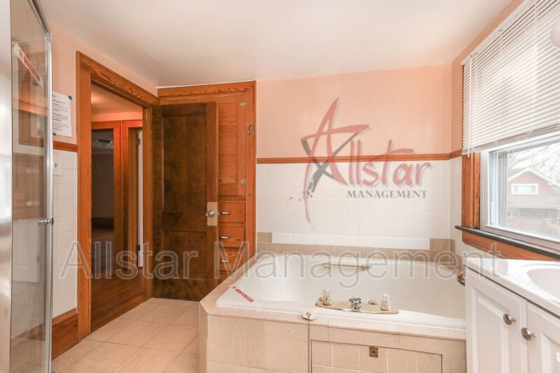 458 Hillwood Dr., Akron property image