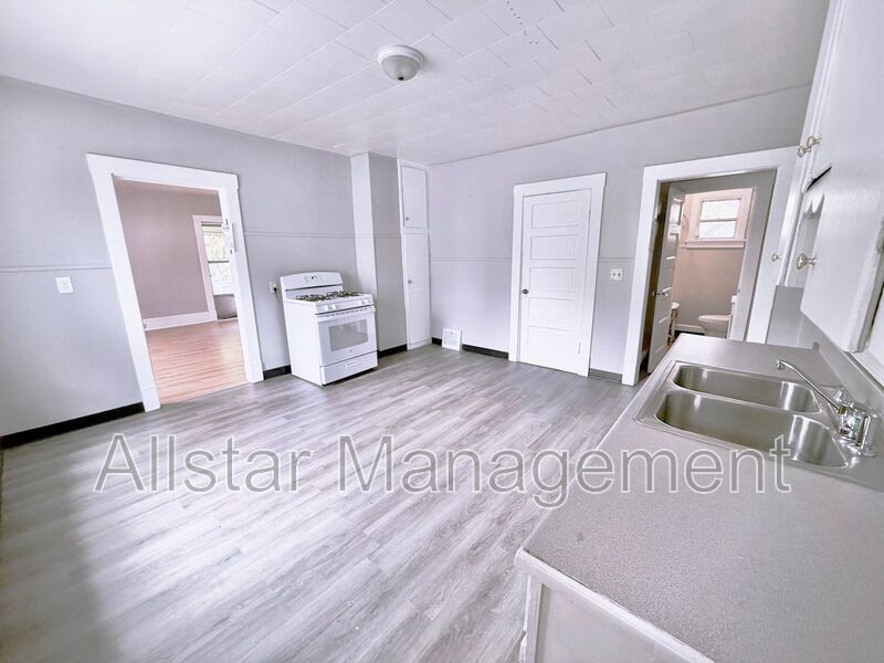 6714 Worley Ave.  Cleveland, OH Rear/upper unit property image