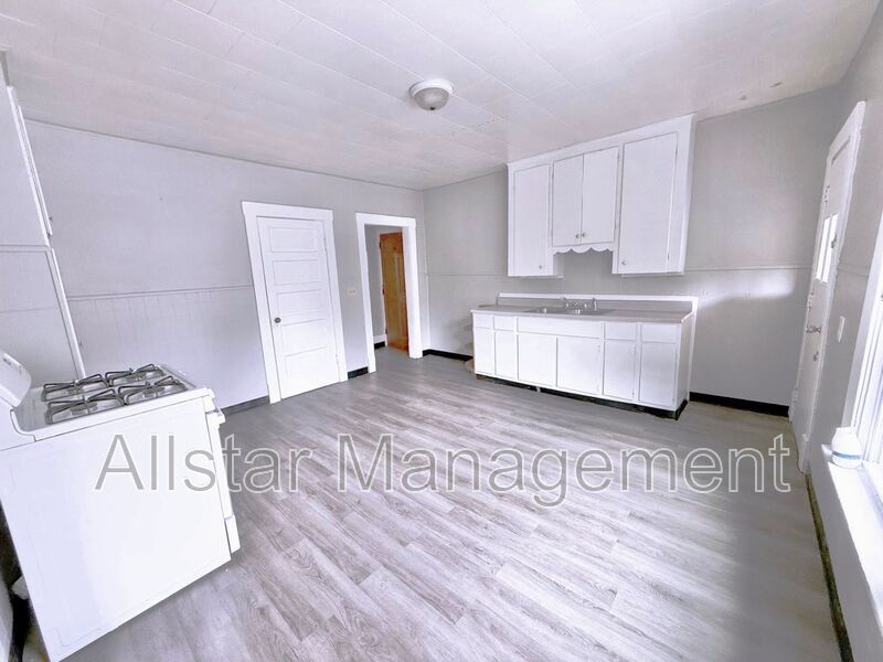 6714 Worley Ave.  Cleveland, OH Rear/upper unit property image
