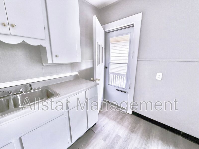 6714 Worley Ave.  Cleveland, OH Rear/upper unit property image
