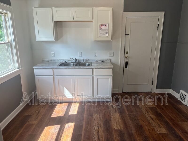 11909 Parkhill Avenue - Up Unit Cleveland, OH 44120 property image