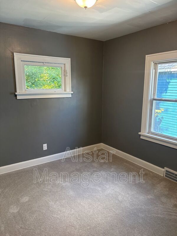 11909 Parkhill Avenue - Up Unit Cleveland, OH 44120 property image