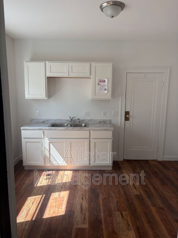 Vouchers accepted! 11909 Parkhill Avenue - Down Unit property image