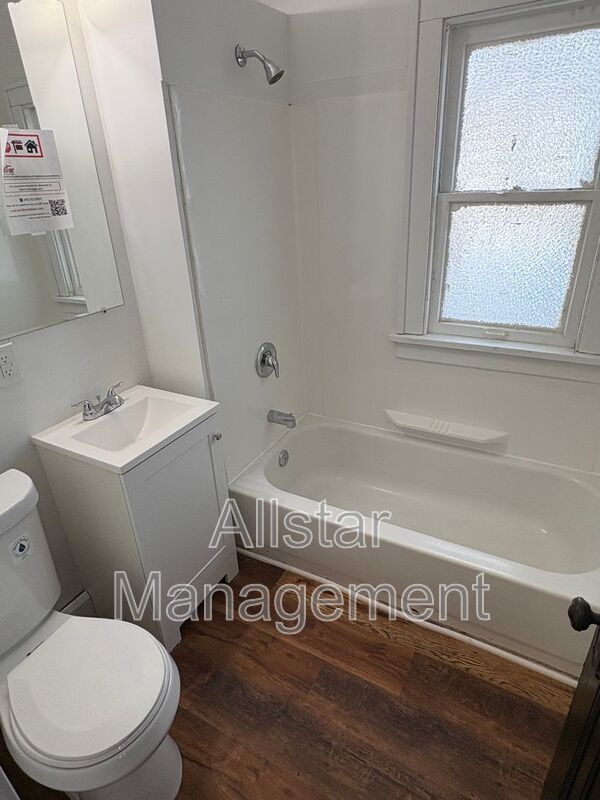 Vouchers accepted! 11909 Parkhill Avenue - Down Unit property image