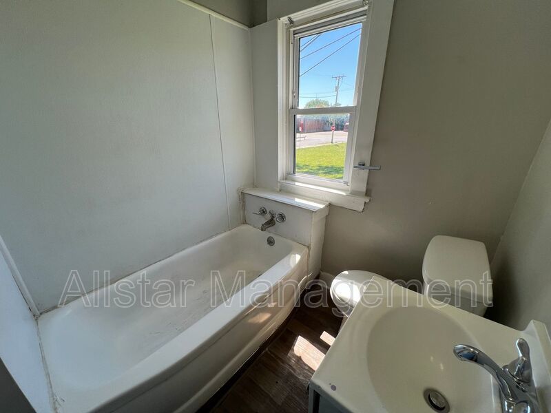 13815 Idarose Ave. #1, Cleveland property image