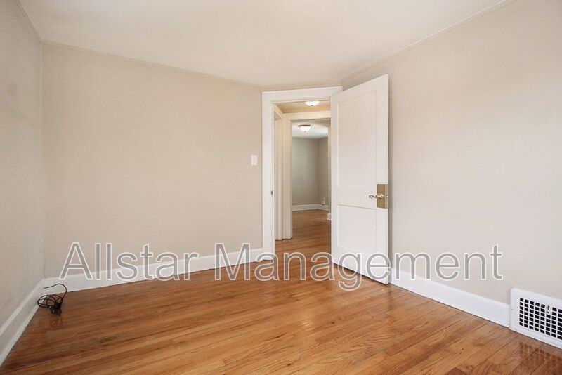 14210 Athens, Lakewood property image
