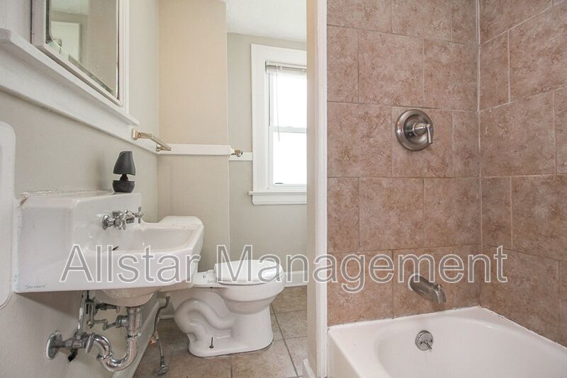 14210 Athens, Lakewood property image