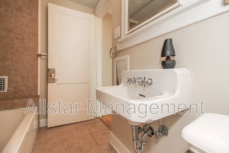 14210 Athens, Lakewood property image
