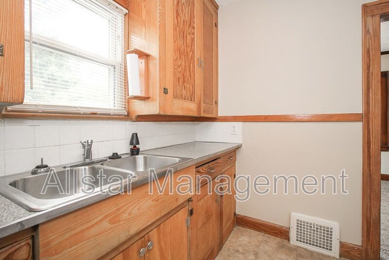 14210 Athens, Lakewood property image