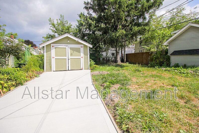 14210 Athens, Lakewood property image