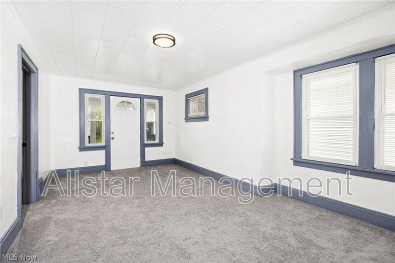 961 Wyley Avenue Akron, OH 44306 property image
