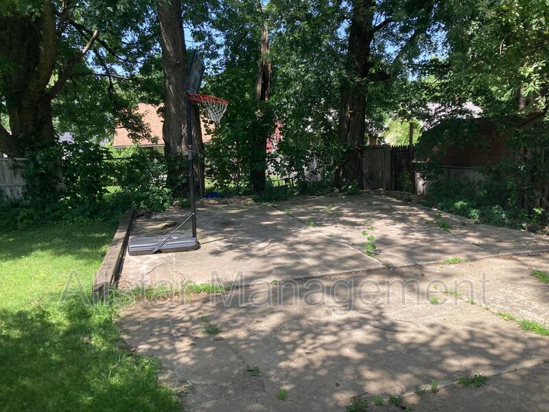 961 Wyley Avenue Akron, OH 44306 property image