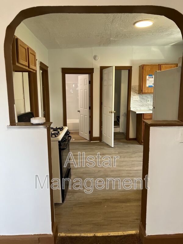 3611 E 116th Street - Lower Unit Cleveland, OH 44105 property image
