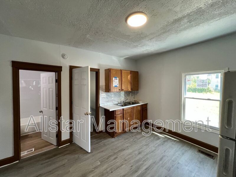 3611 E 116th Street - Lower Unit Cleveland, OH 44105 property image