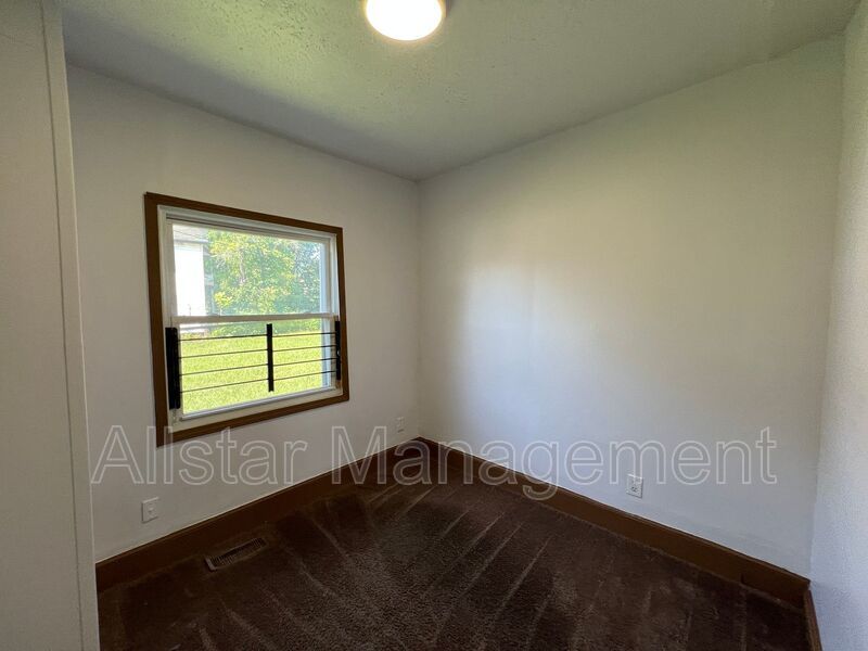 3611 E 116th Street - Lower Unit Cleveland, OH 44105 property image