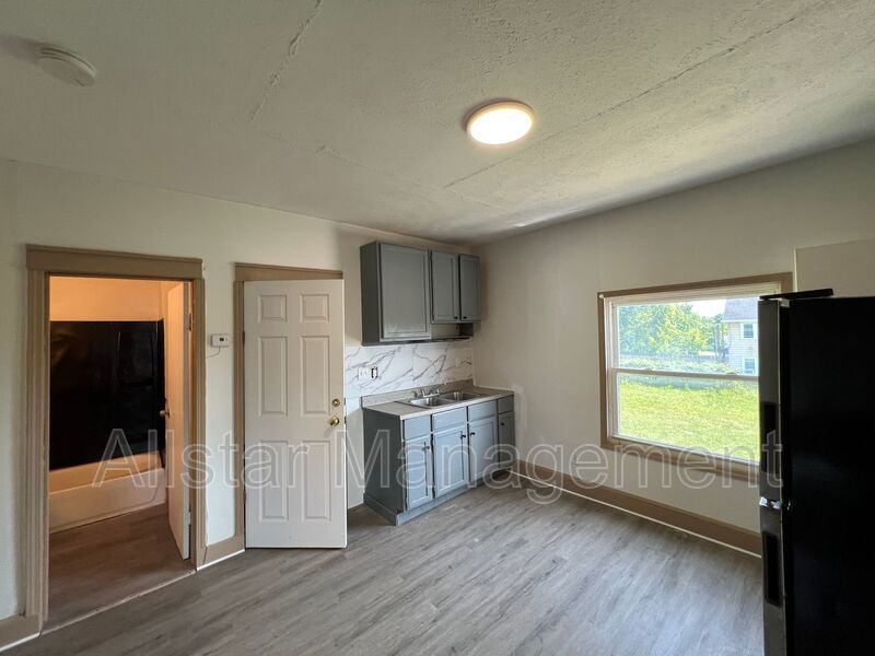 3611 E 116th Street - Upper Unit Cleveland, OH 44105 property image