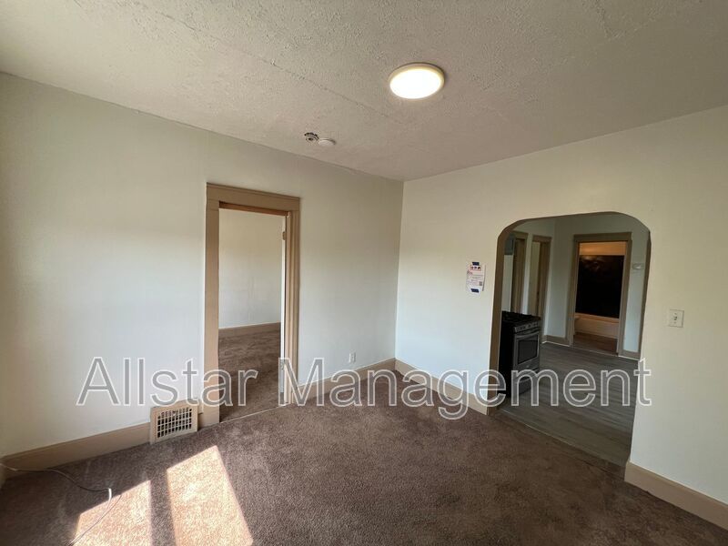 3611 E 116th Street - Upper Unit Cleveland, OH 44105 property image