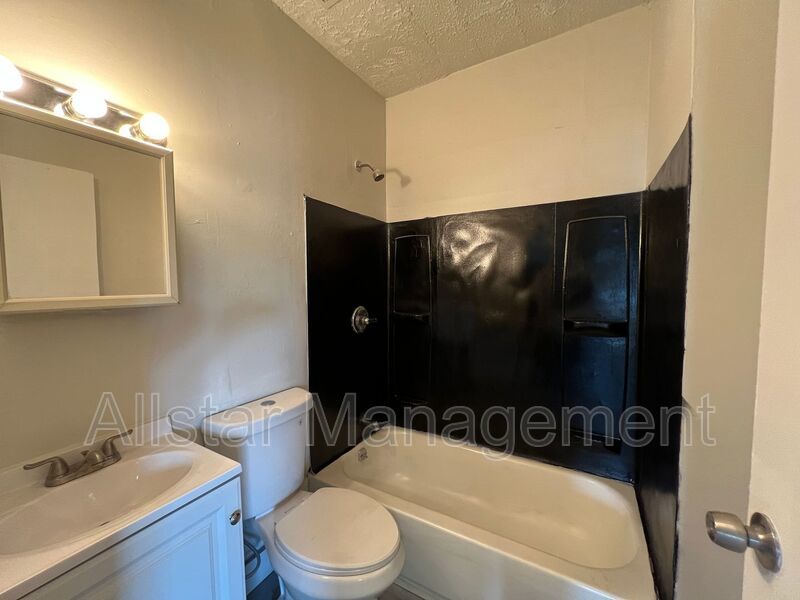 3611 E 116th Street - Upper Unit Cleveland, OH 44105 property image