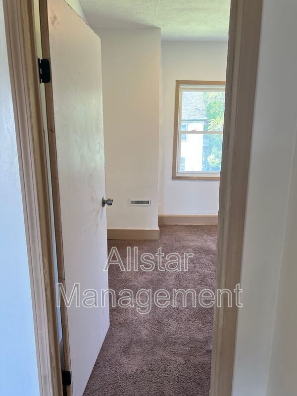 3611 E 116th Street - Upper Unit Cleveland, OH 44105 property image