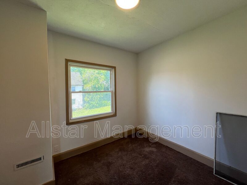 3611 E 116th Street - Upper Unit Cleveland, OH 44105 property image