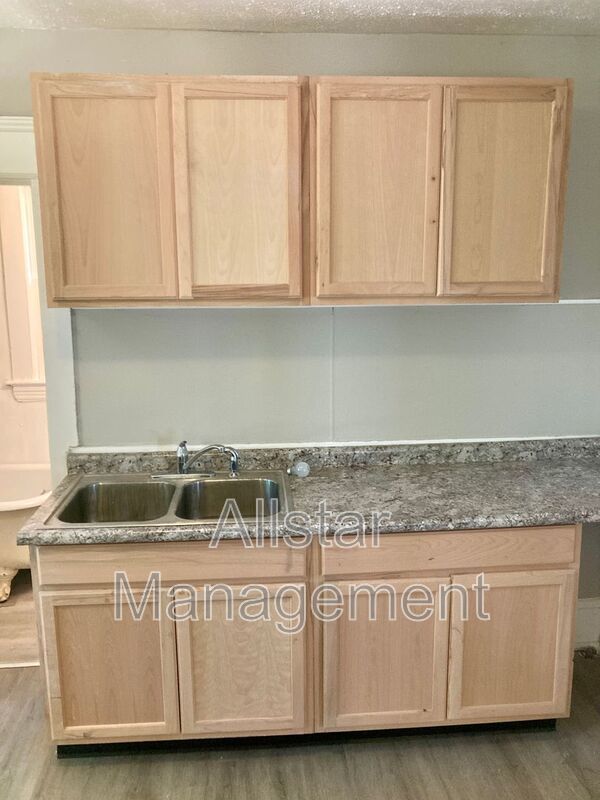 2785 E 117th Street - up Cleveland, OH 44120 property image