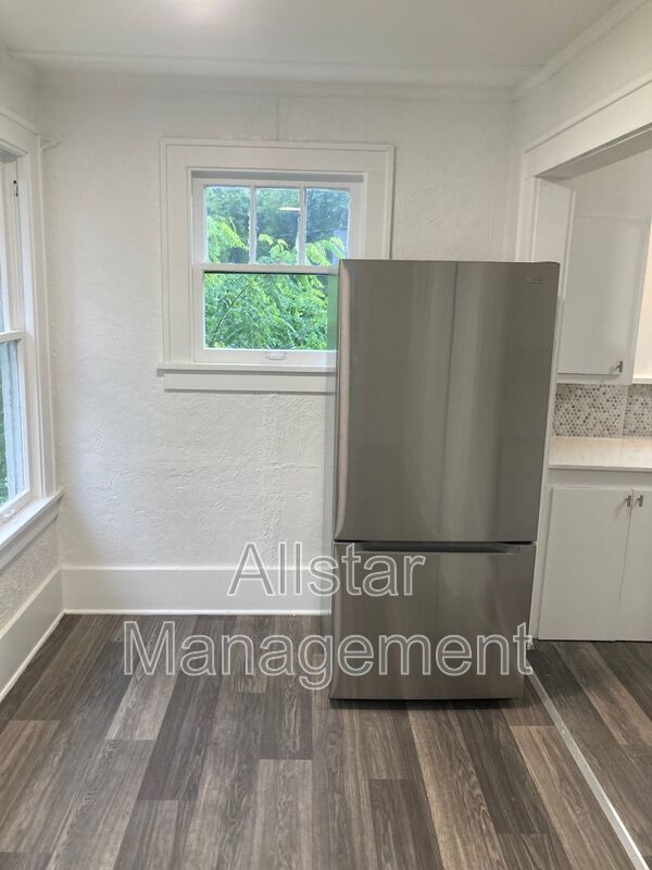 1201 East Ave property image