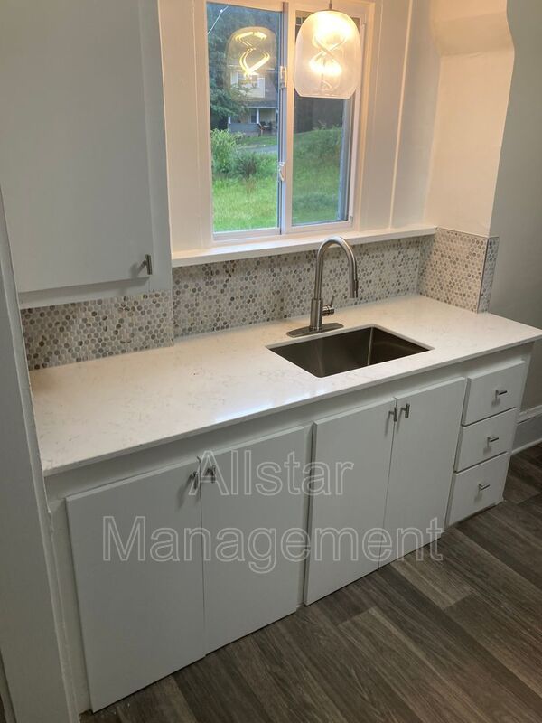 1201 East Ave property image